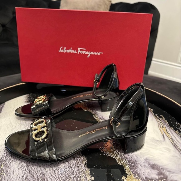 SALVATORE FERRAGAMO Como Gancini Patent-Leather Sandals - Picture 3 of 10